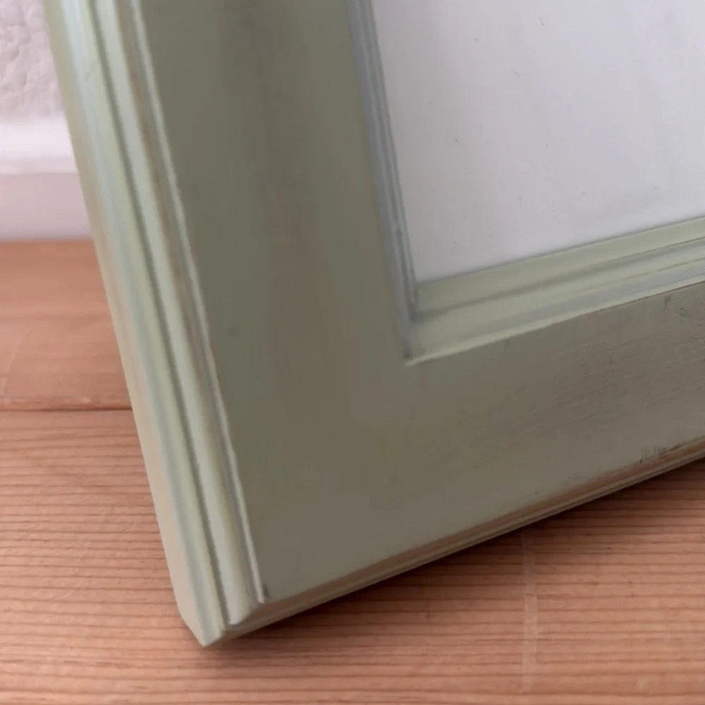 NWOT 10”x12” heavy pale green rustic finish desk frame w/mat for 3.5”x5” photo